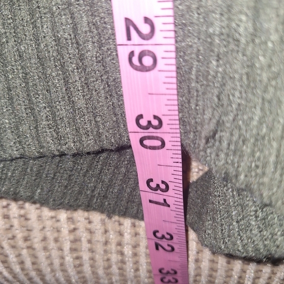 Torrid Olive Green Skull (Hearts) and Crossbones Sweater In A 2X With A Hood. - Picture 10 of 12